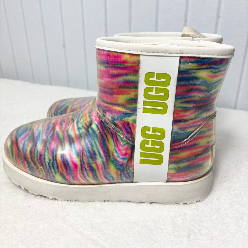 UGG Women's‎ Classic Clear Mini Pixelate Ankle Boot, Pixelate White Size 6